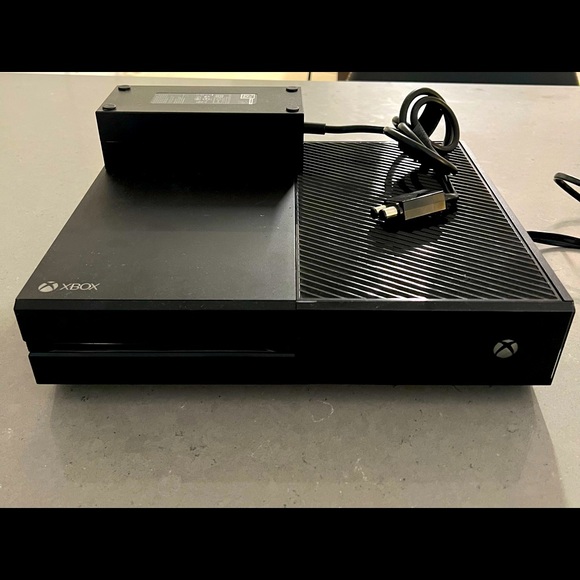 Xbox one w 1 TB hard drive 2 rechargeable controllers and controller charger
